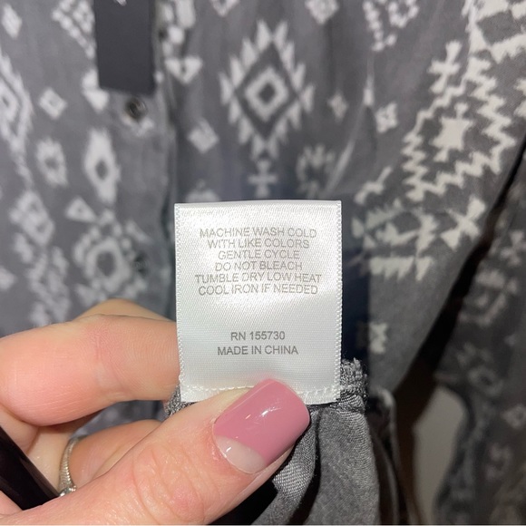 JANE AND DELANCEY Charcoal Aztec Button Down M NWT - Picture 7 of 8